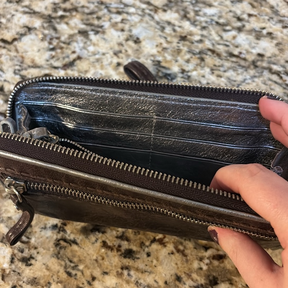 Brown leather Lockheart wristlet - Picture 7 of 10